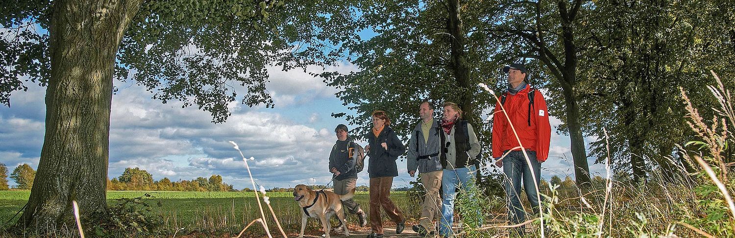 Wanderer im Naturpark Hoher Fläming (Foto: Jürgen Rocholl/FACE)